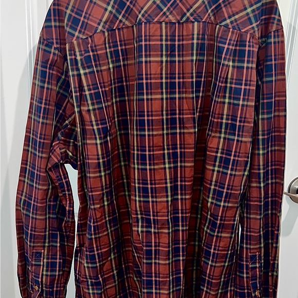 2XL. Duluth untucked slim fit button down - Picture 2 of 6